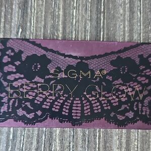 Sigma Berry Glow Palette